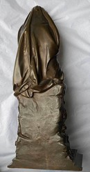 Dos sculpture